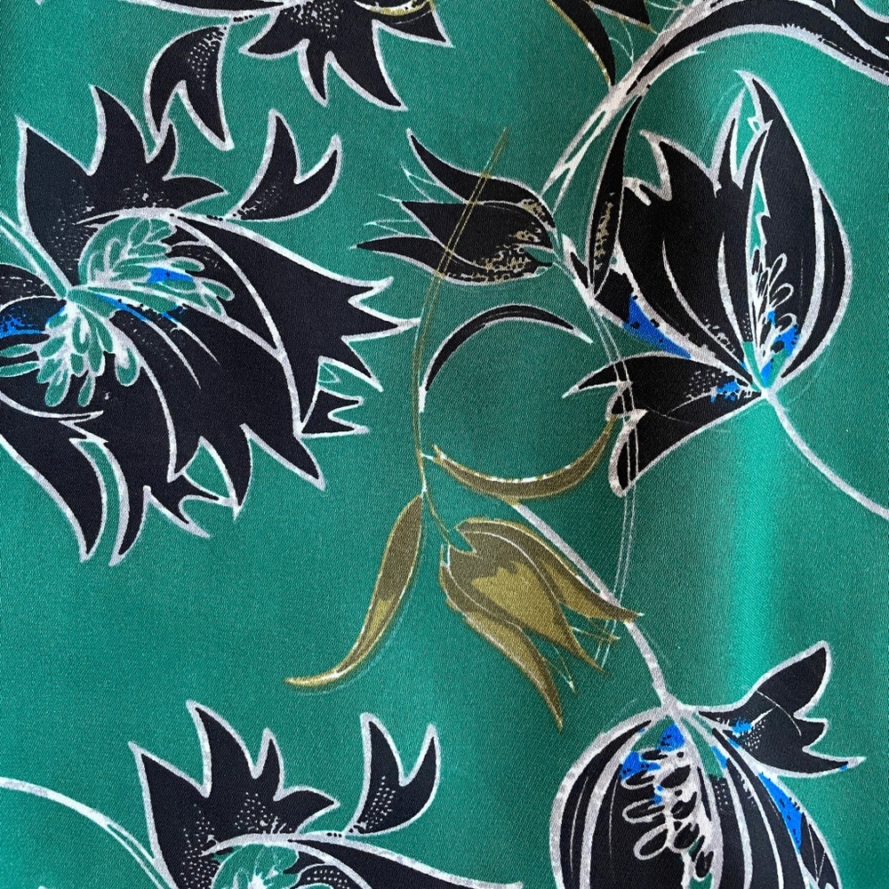 Cabi Floral Green Black White Flowy Peplum Racerback Sleeveless Top Size Small - Picture 5 of 10